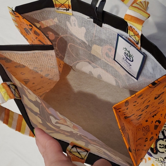 Disney Halloween bag and towel set - Picture 11 of 11